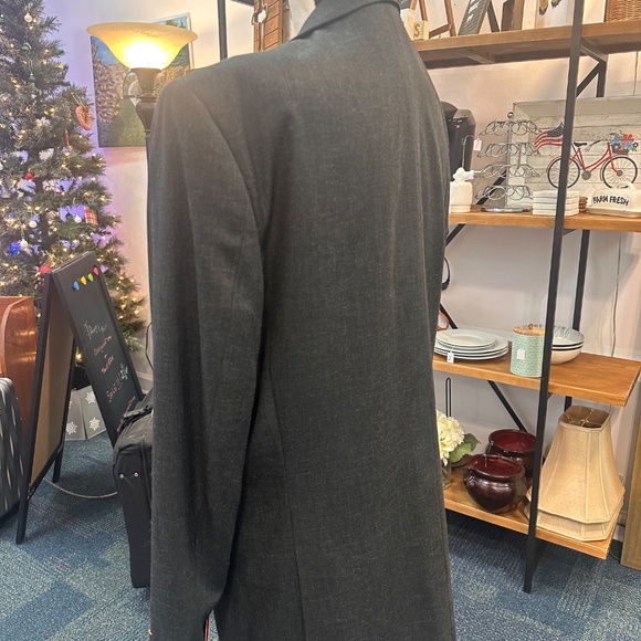 Tuxedo - Picture 2 of 12